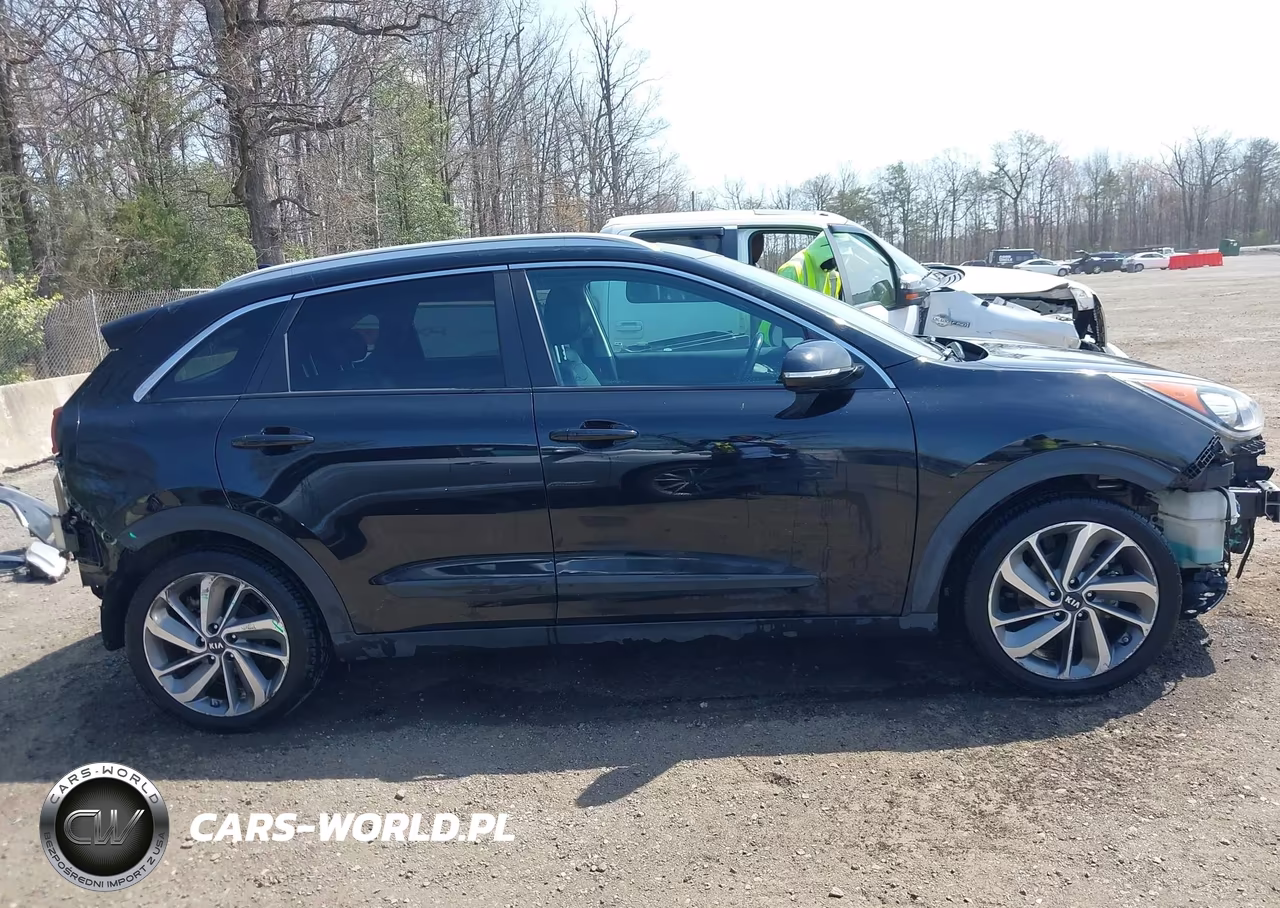 2017 Kia Niro Touring VIN:KNDCE3LCXH5082808 - 14
