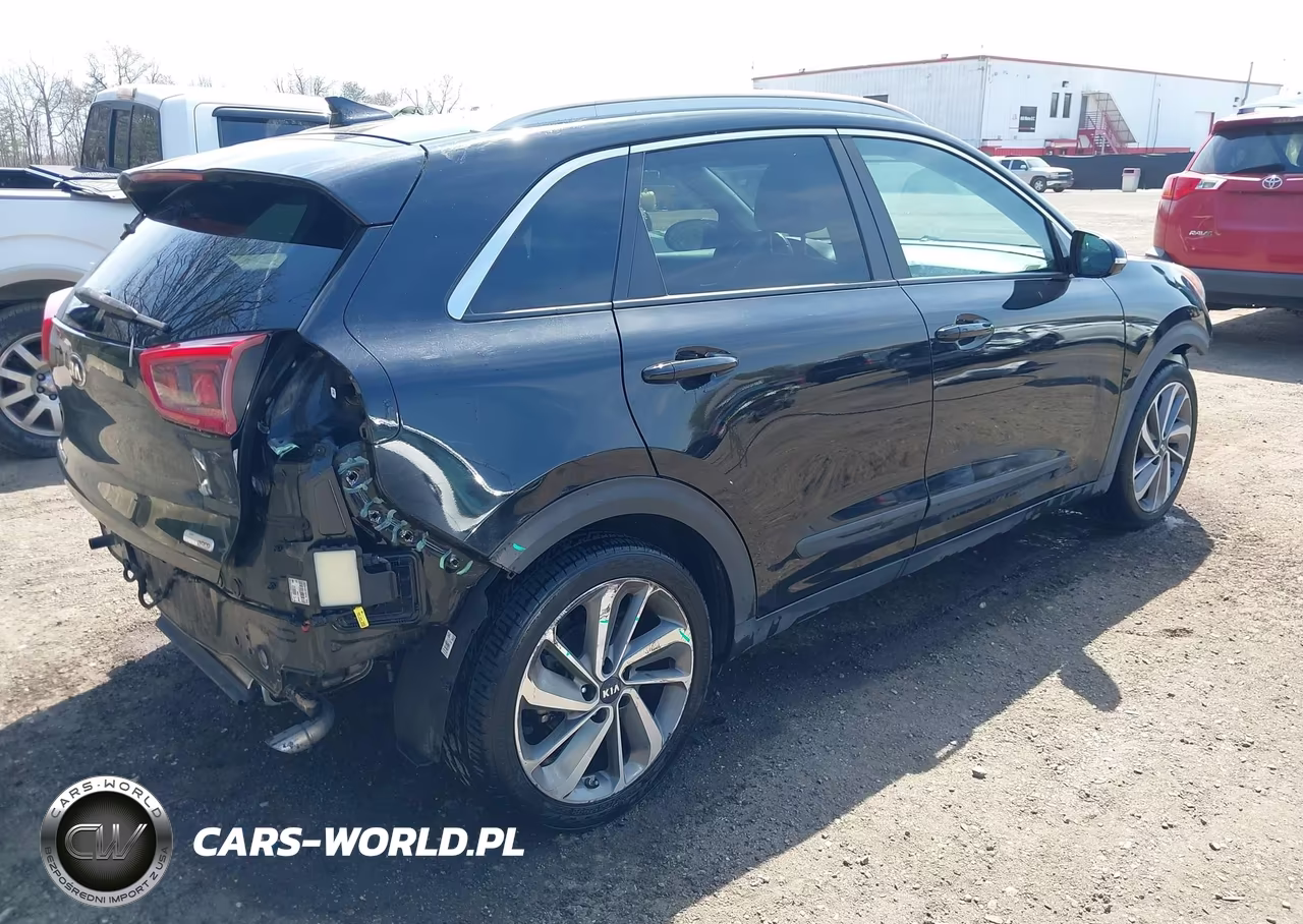 2017 Kia Niro Touring VIN:KNDCE3LCXH5082808 - 4