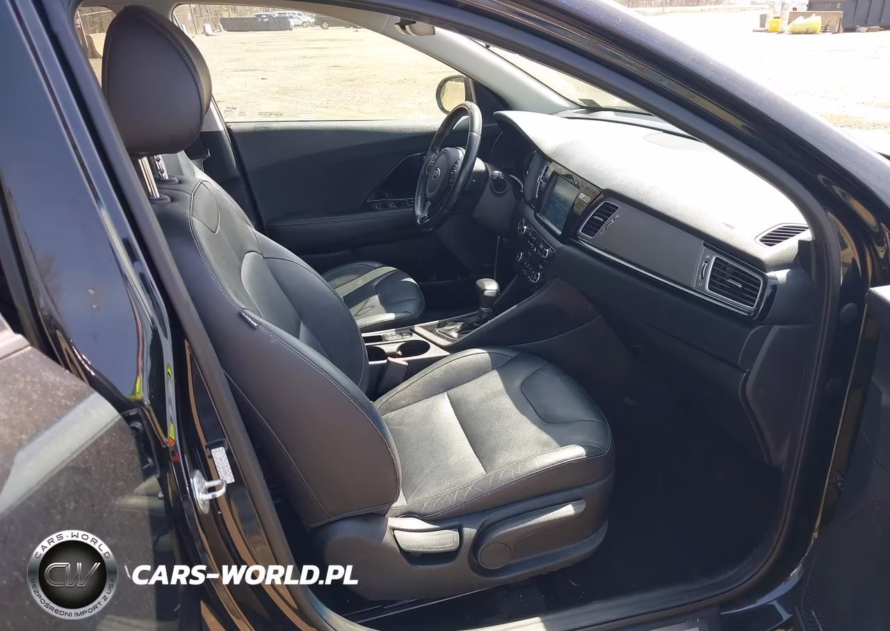 2017 Kia Niro Touring VIN:KNDCE3LCXH5082808 - 5