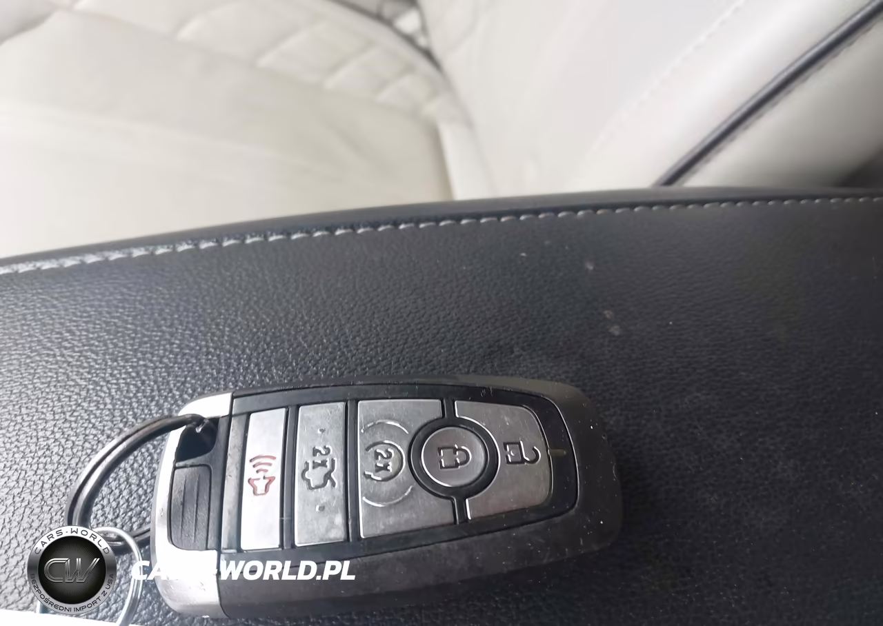 2018 Ford Fusion Hybrid Platinum VIN:3FA6P0RU9JR154211 - 11
