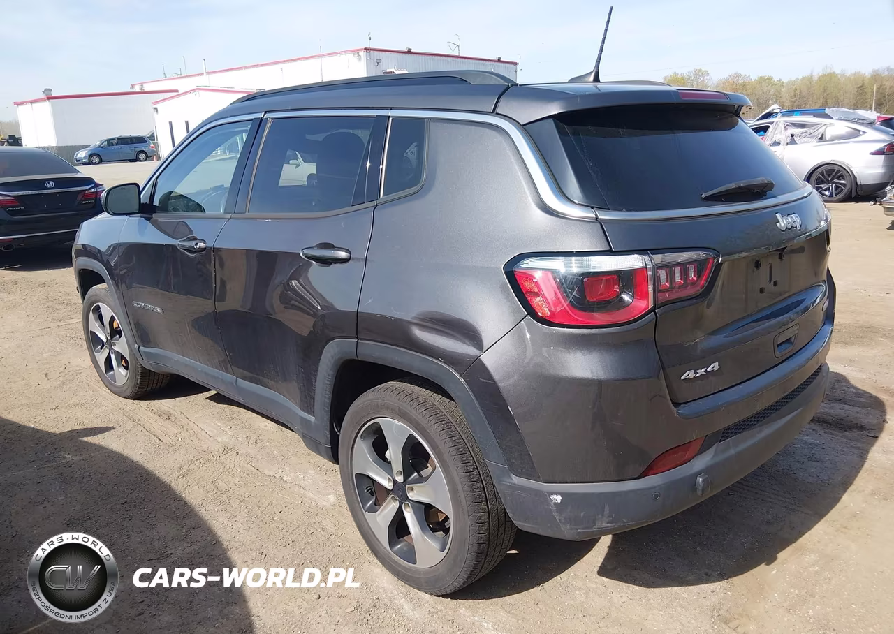 2018 Jeep Compass Latitude 4X4 VIN:3C4NJDBB4JT132143 - 3