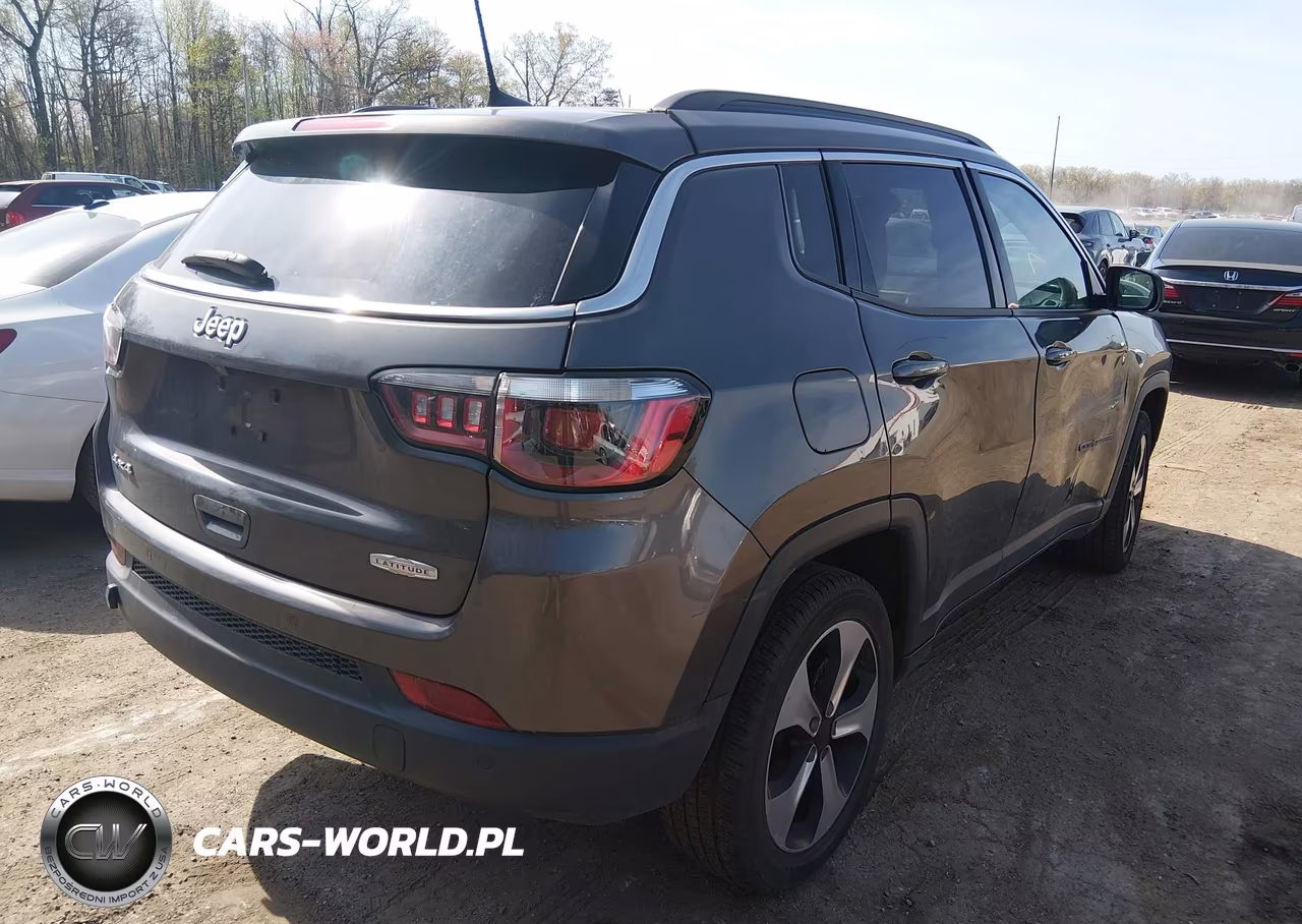 2018 Jeep Compass Latitude 4X4 VIN:3C4NJDBB4JT132143 - 4