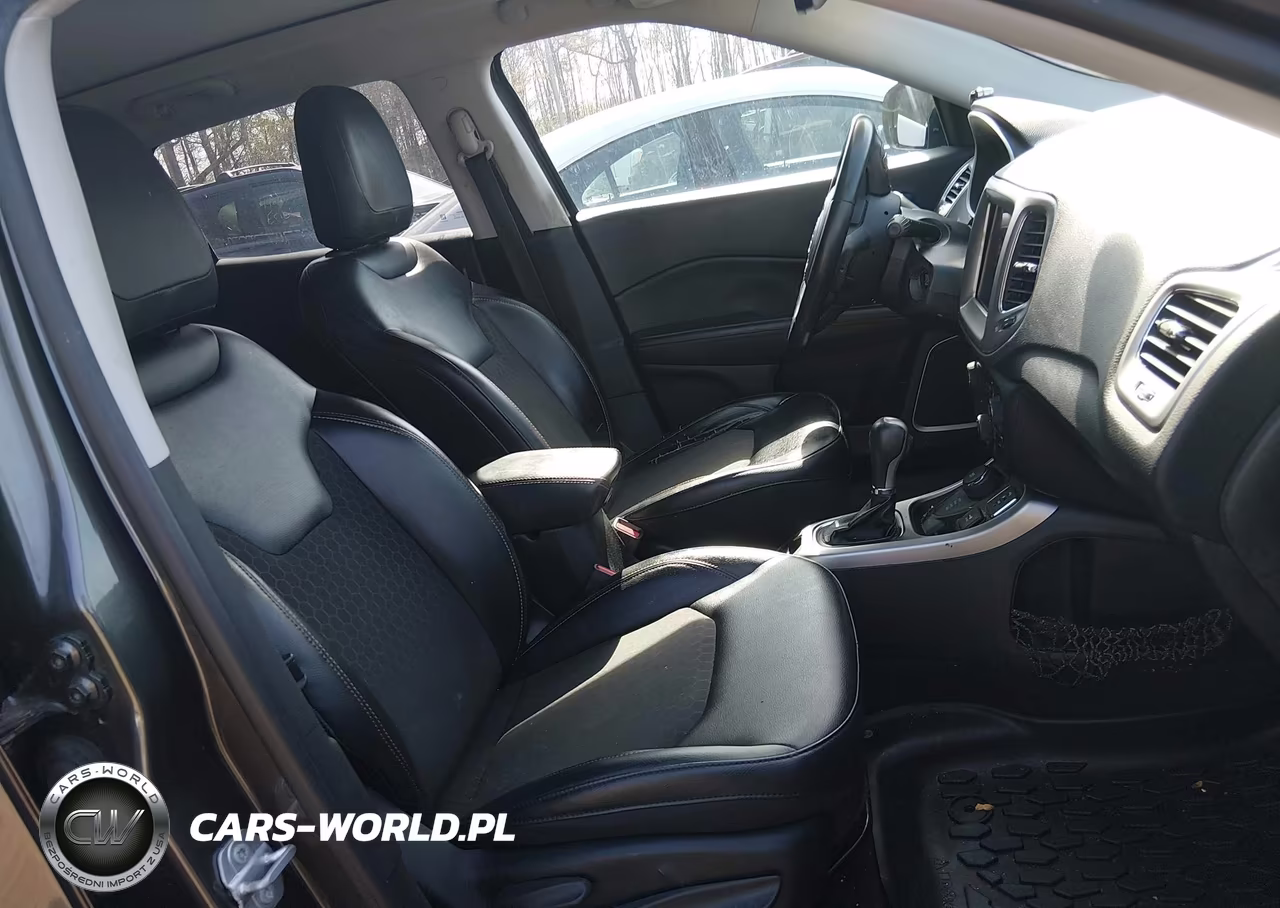 2018 Jeep Compass Latitude 4X4 VIN:3C4NJDBB4JT132143 - 5