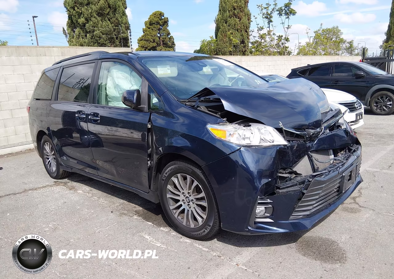 2018 Toyota Sienna Xle Premium 8 Passenger