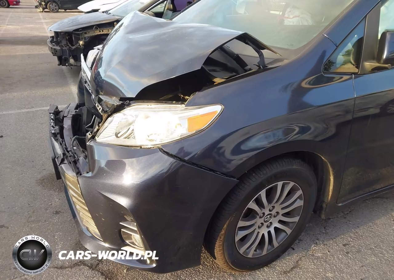2018 Toyota Sienna Xle Premium 8 Passenger VIN:5TDYZ3DC2JS903702 - 18