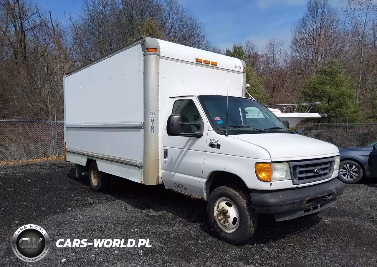 2004 Ford E-350 Cutaway Standard