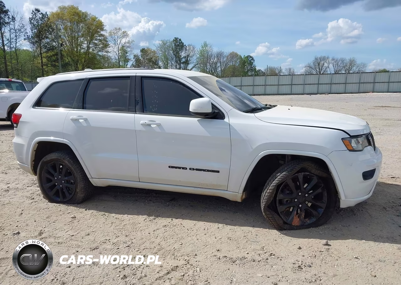 2018 Jeep Grand Cherokee Altitude 4X2 VIN:1C4RJEAG9JC168930 - 13