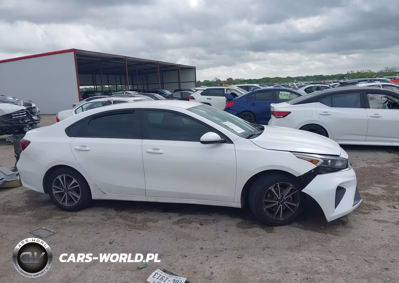 2024 Kia Forte Lxs VIN:3KPF24AD4RE737543 - 13
