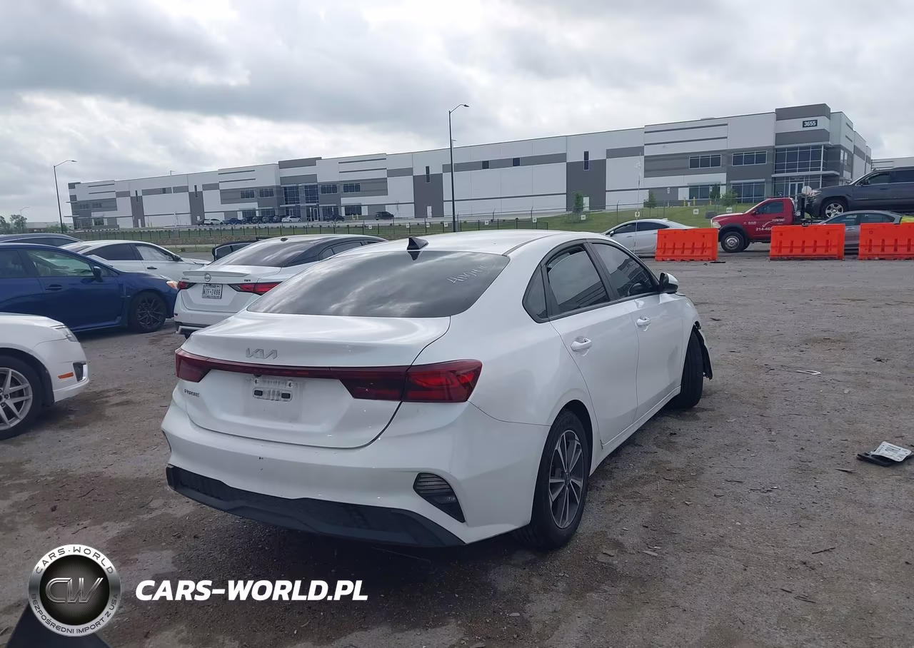 2024 Kia Forte Lxs VIN:3KPF24AD4RE737543 - 4