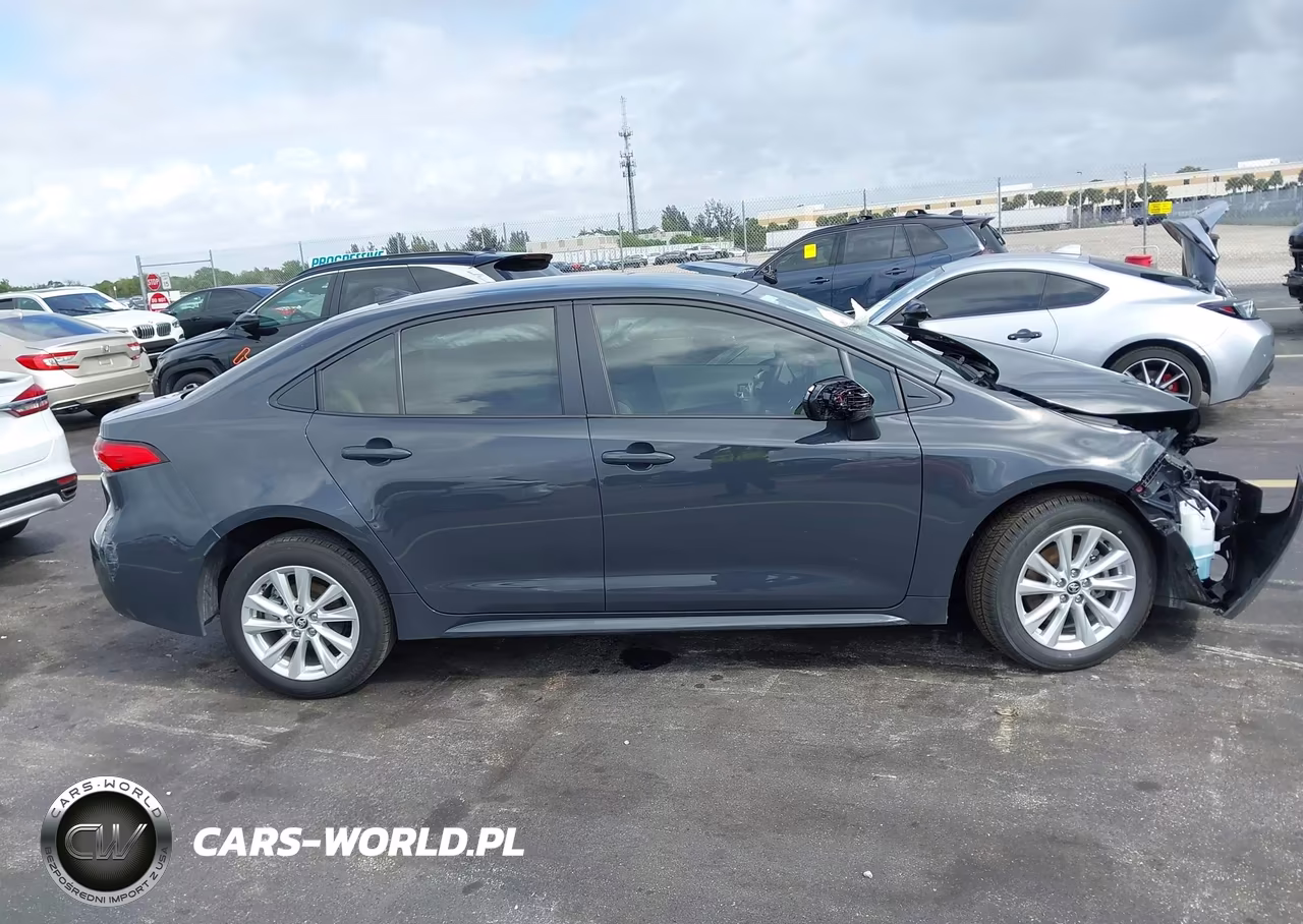 2025 Toyota Corolla Hybrid Le VIN:JTDBCMFE1S3083837 - 13