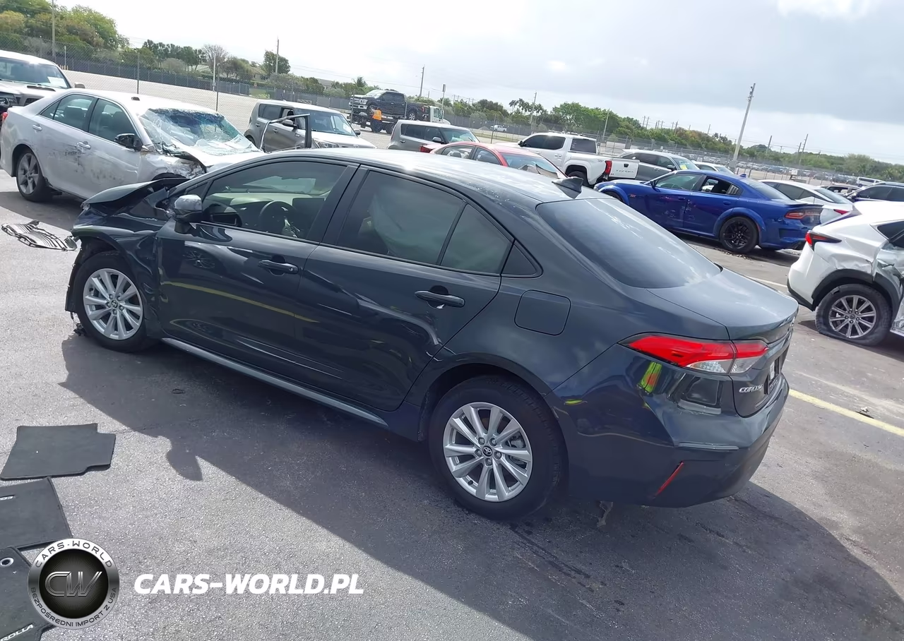 2025 Toyota Corolla Hybrid Le VIN:JTDBCMFE1S3083837 - 3