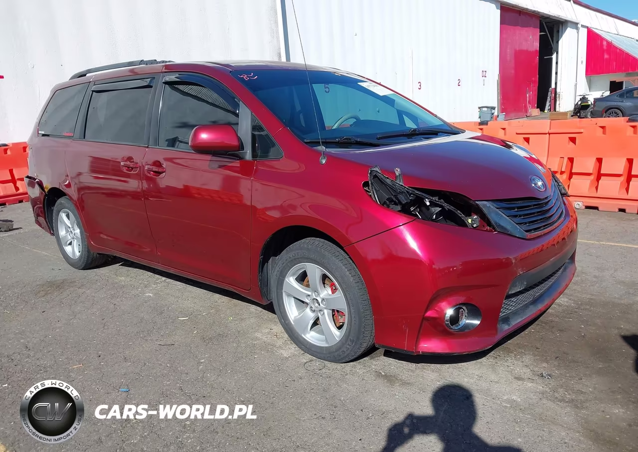 2012 Toyota Sienna Le V6 8 Passenger