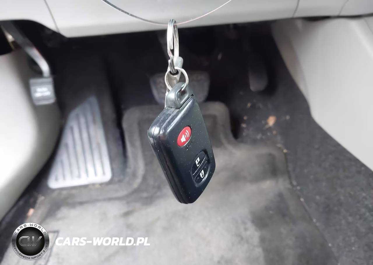 2013 Toyota Prius Three VIN:JTDKN3DUXD5546337 - 11