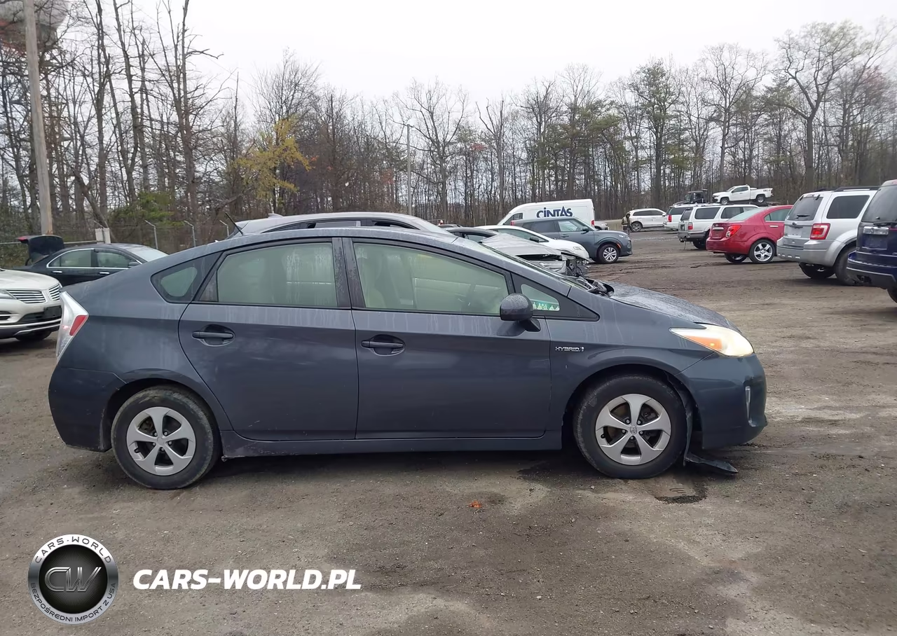 2013 Toyota Prius Three VIN:JTDKN3DUXD5546337 - 13
