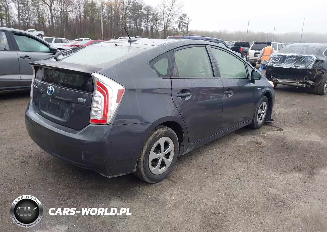 2013 Toyota Prius Three VIN:JTDKN3DUXD5546337 - 4