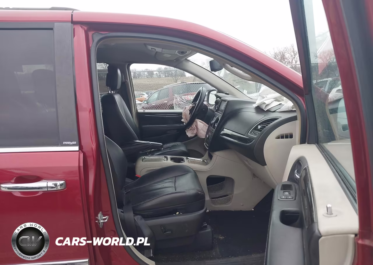 2014 Chrysler Town & Country Touring-L VIN:2C4RC1CG6ER169384 - 5
