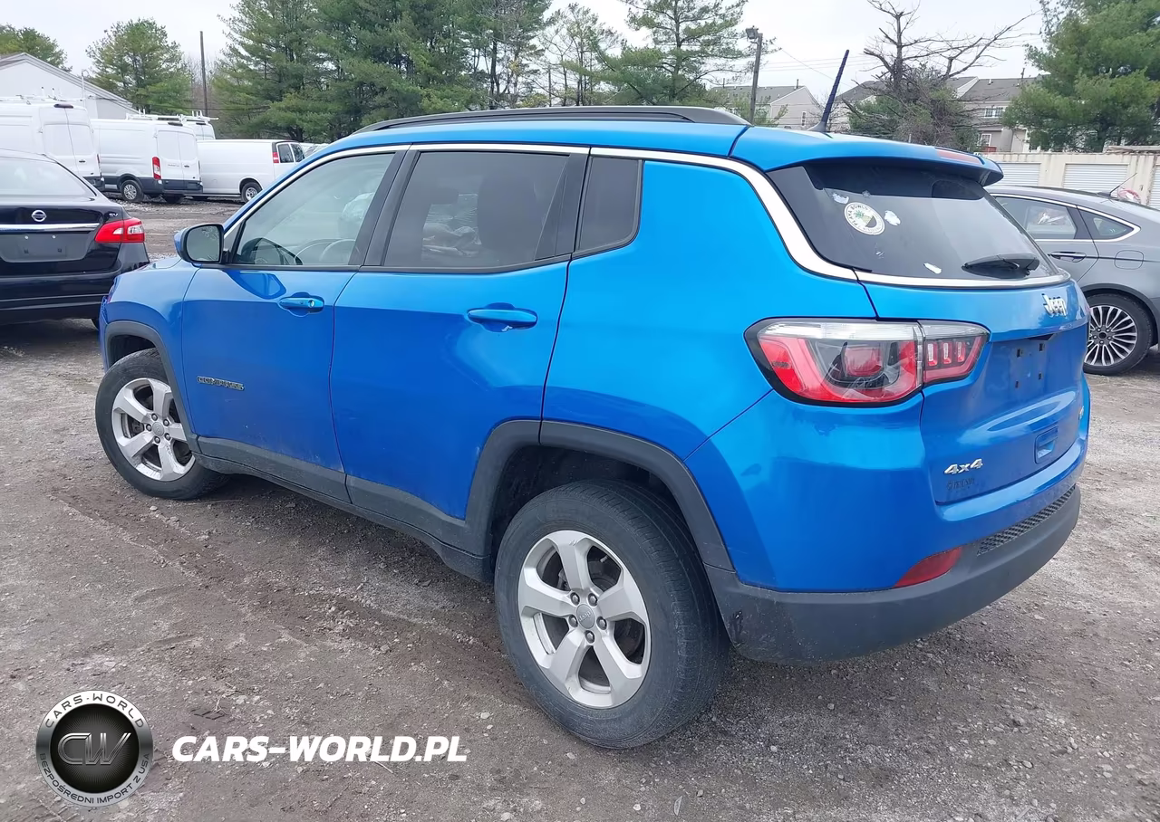 2018 Jeep Compass Latitude 4X4 VIN:3C4NJDBB5JT455715 - 3