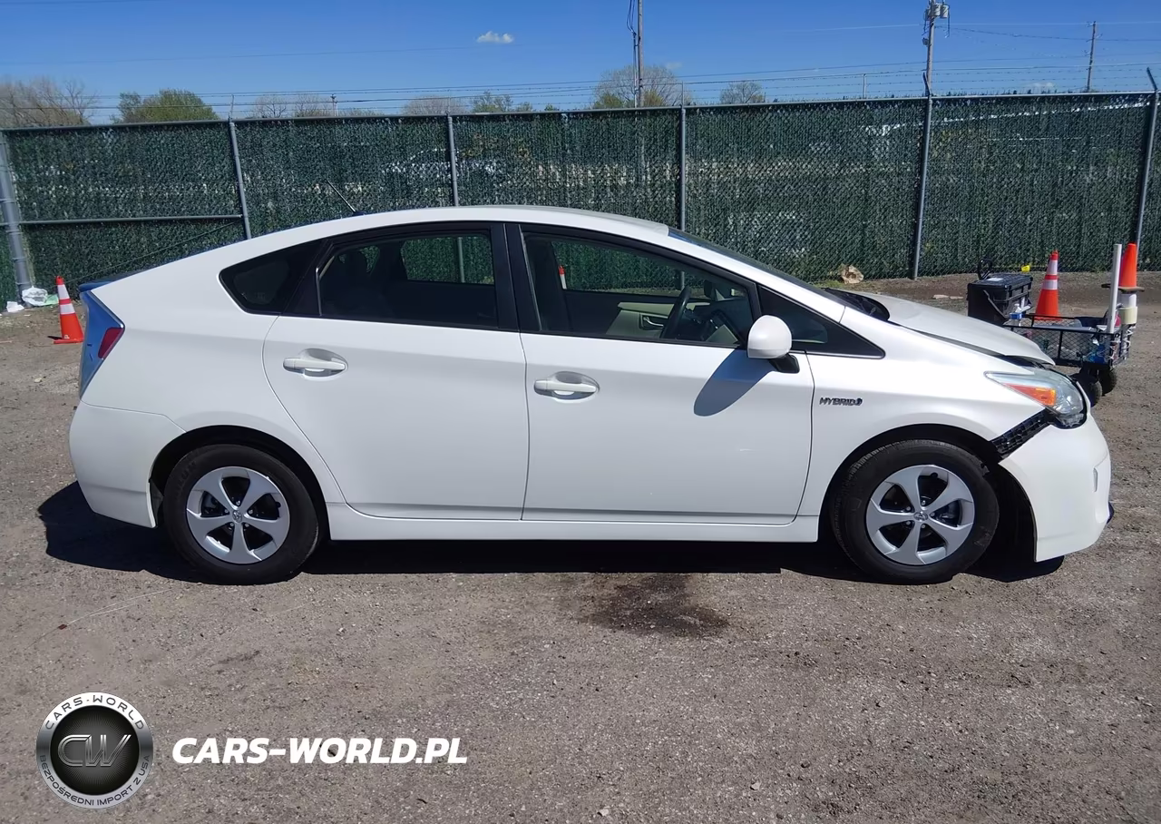 2014 Toyota Prius Two VIN:JTDKN3DU8E1758033 - 13