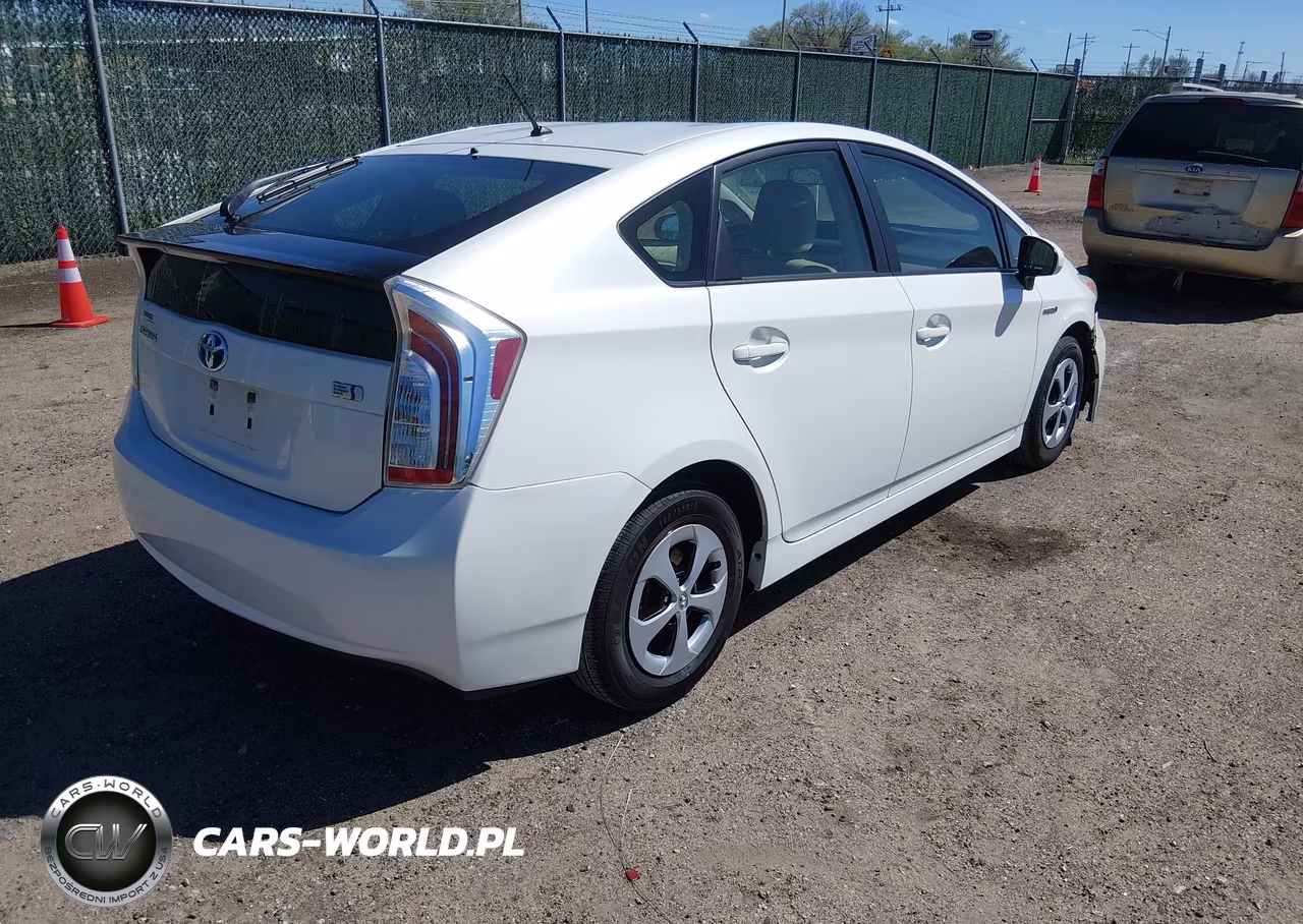 2014 Toyota Prius Two VIN:JTDKN3DU8E1758033 - 4