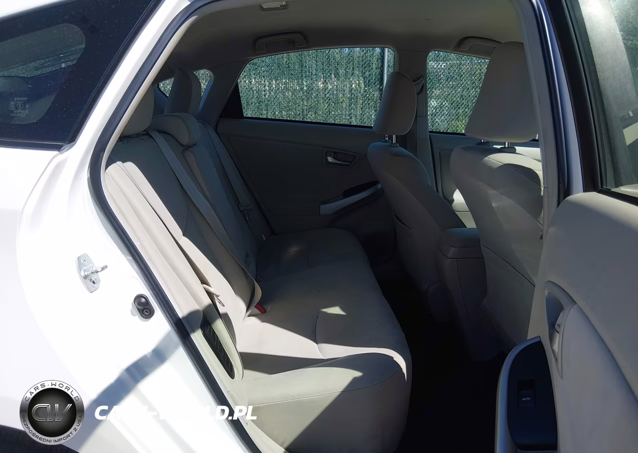 2014 Toyota Prius Two VIN:JTDKN3DU8E1758033 - 8