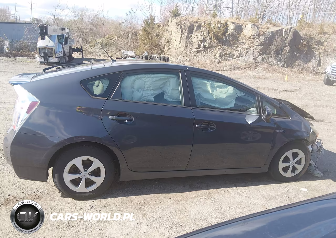 2013 Toyota Prius Two VIN:JTDKN3DU9D5607290 - 14