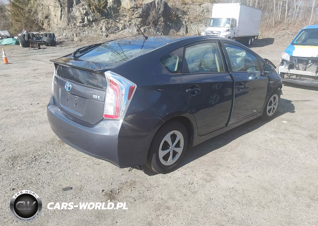 2013 Toyota Prius Two VIN:JTDKN3DU9D5607290 - 4