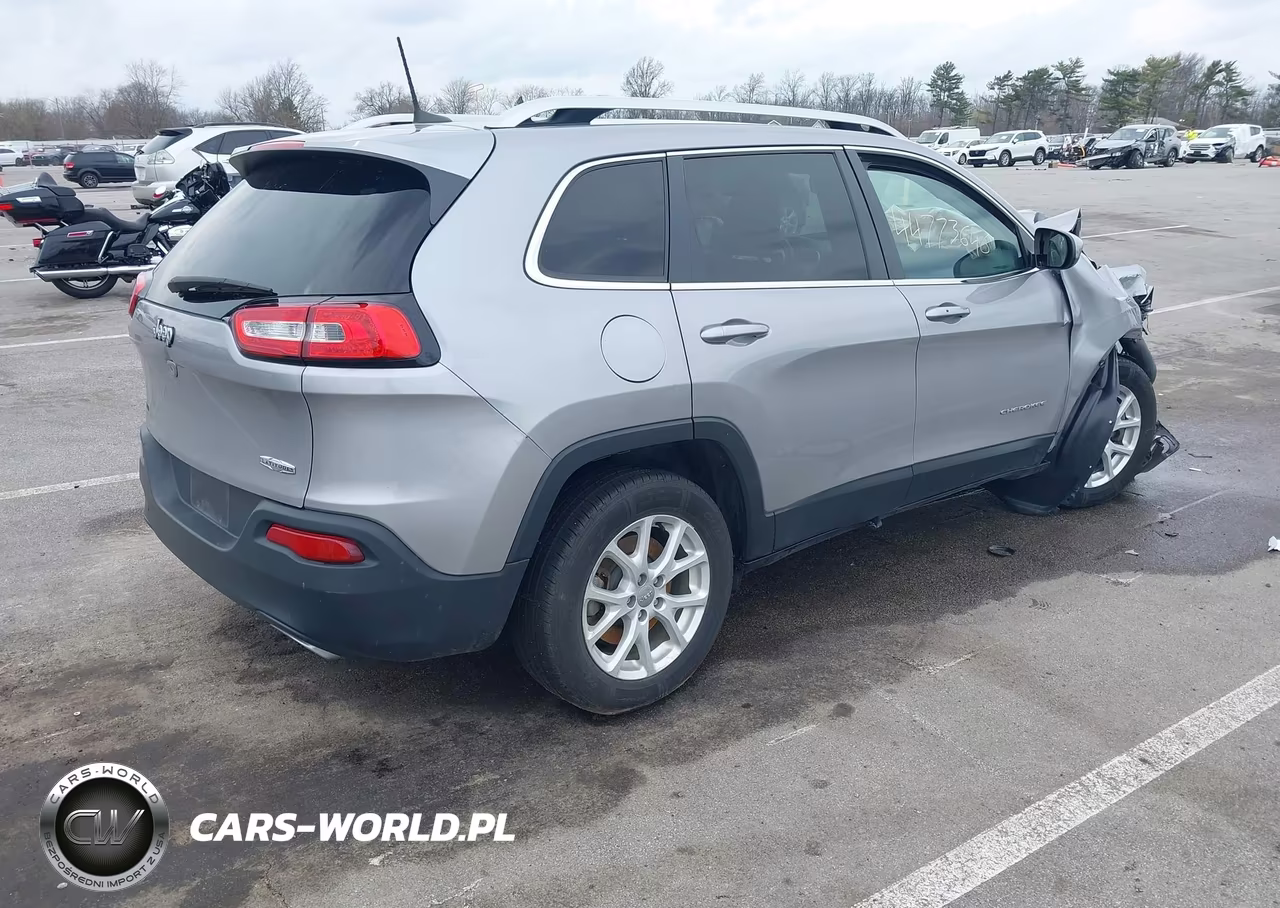 2018 Jeep Cherokee Latitude Plus Fwd VIN:1C4PJLLX6JD557026 - 4