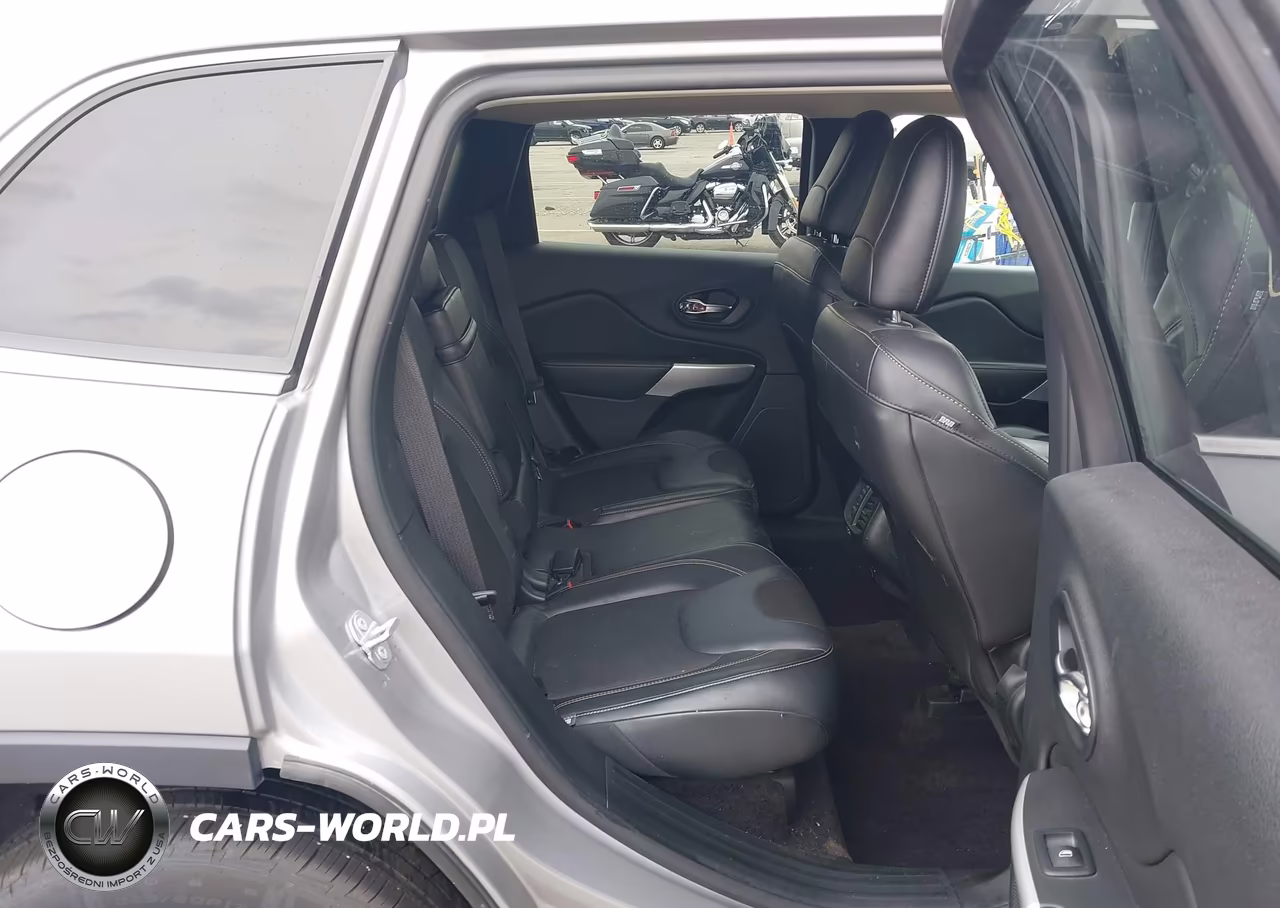 2018 Jeep Cherokee Latitude Plus Fwd VIN:1C4PJLLX6JD557026 - 8