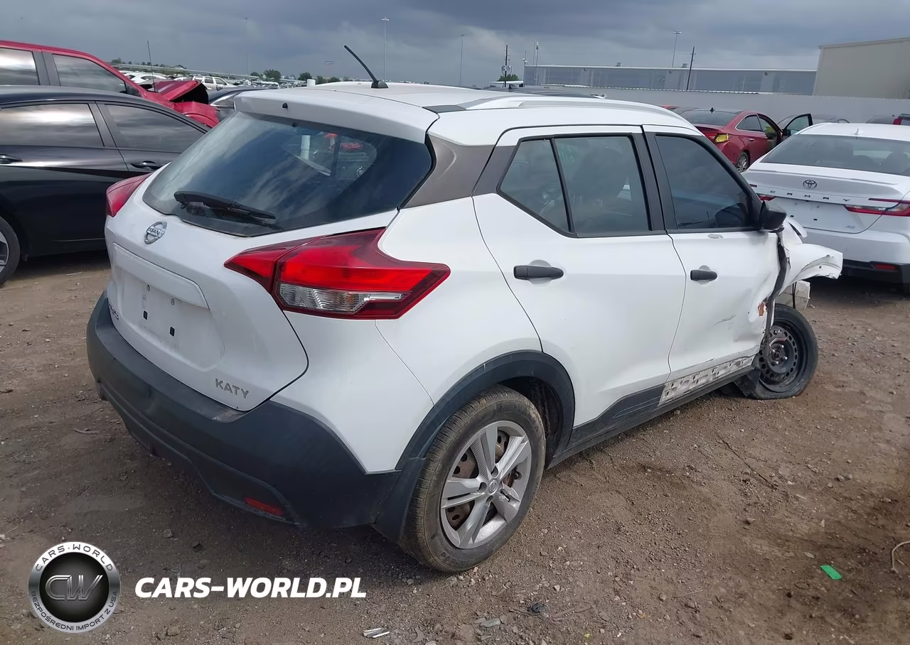 2018 Nissan Kicks S VIN:3N1CP5CU9JL531337 - 4