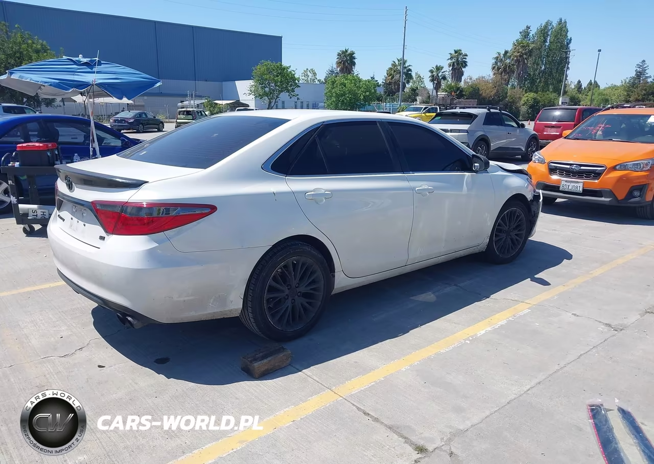2016 Toyota Camry Se VIN:4T1BF1FK5GU247325 - 4