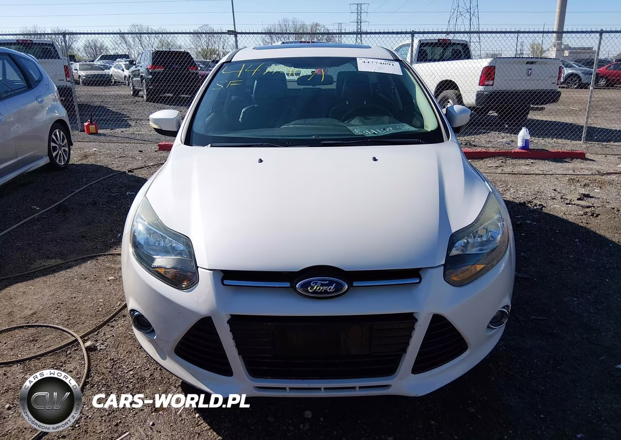 2013 Ford Focus Titanium VIN:1FADP3N21DL245201 - 13
