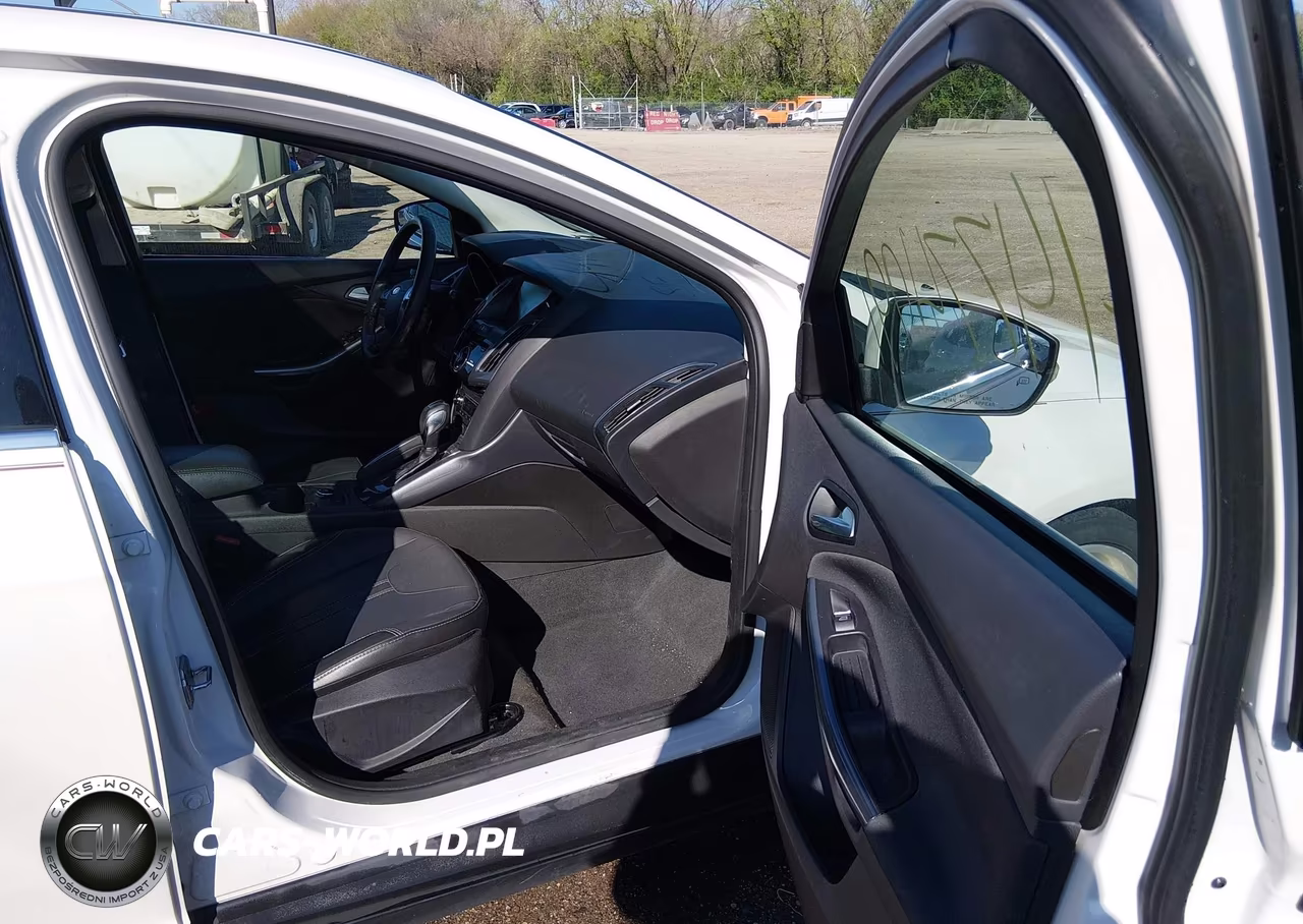 2013 Ford Focus Titanium VIN:1FADP3N21DL245201 - 5