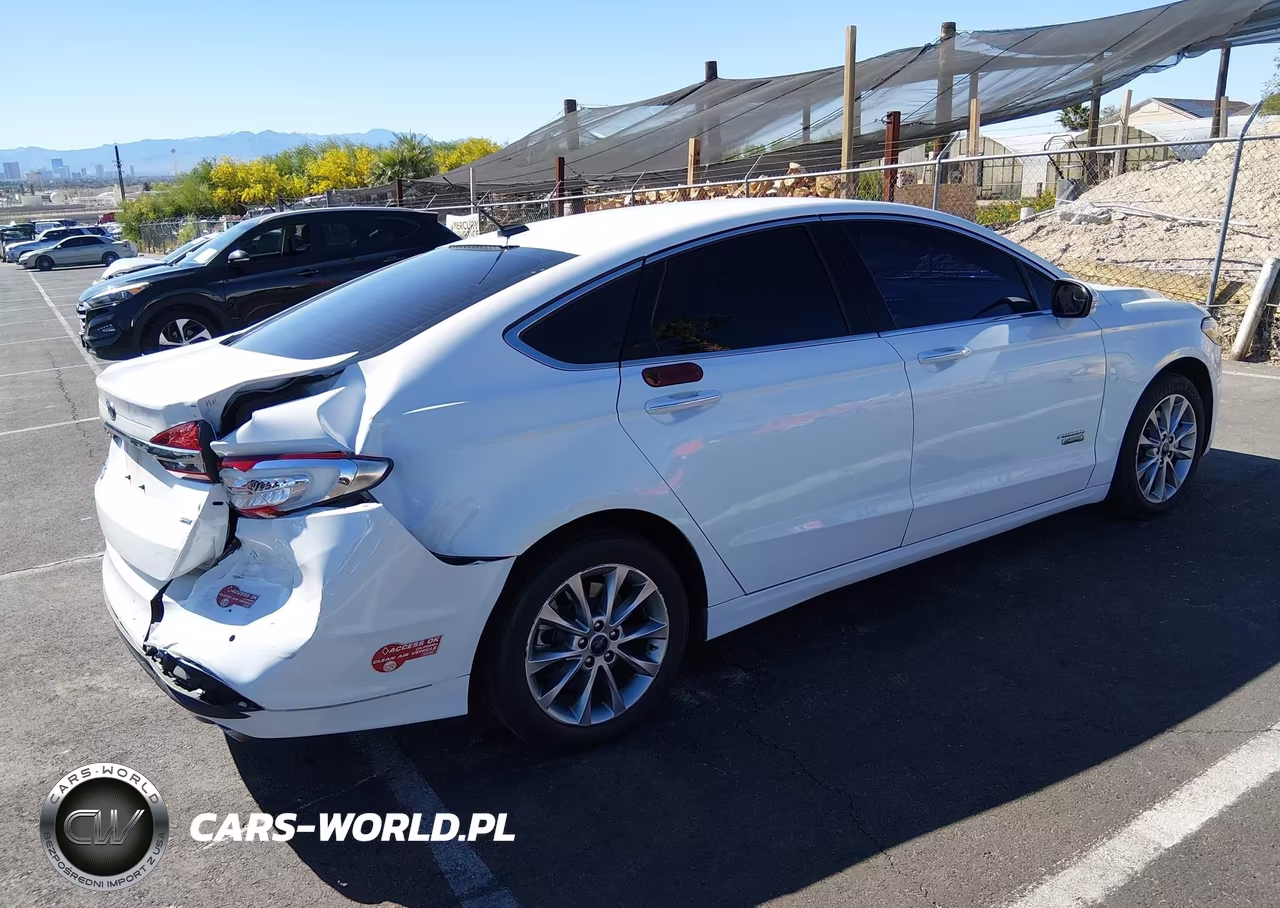 2018 Ford Fusion Energi Se Luxury VIN:3FA6P0PU7JR123476 - 4