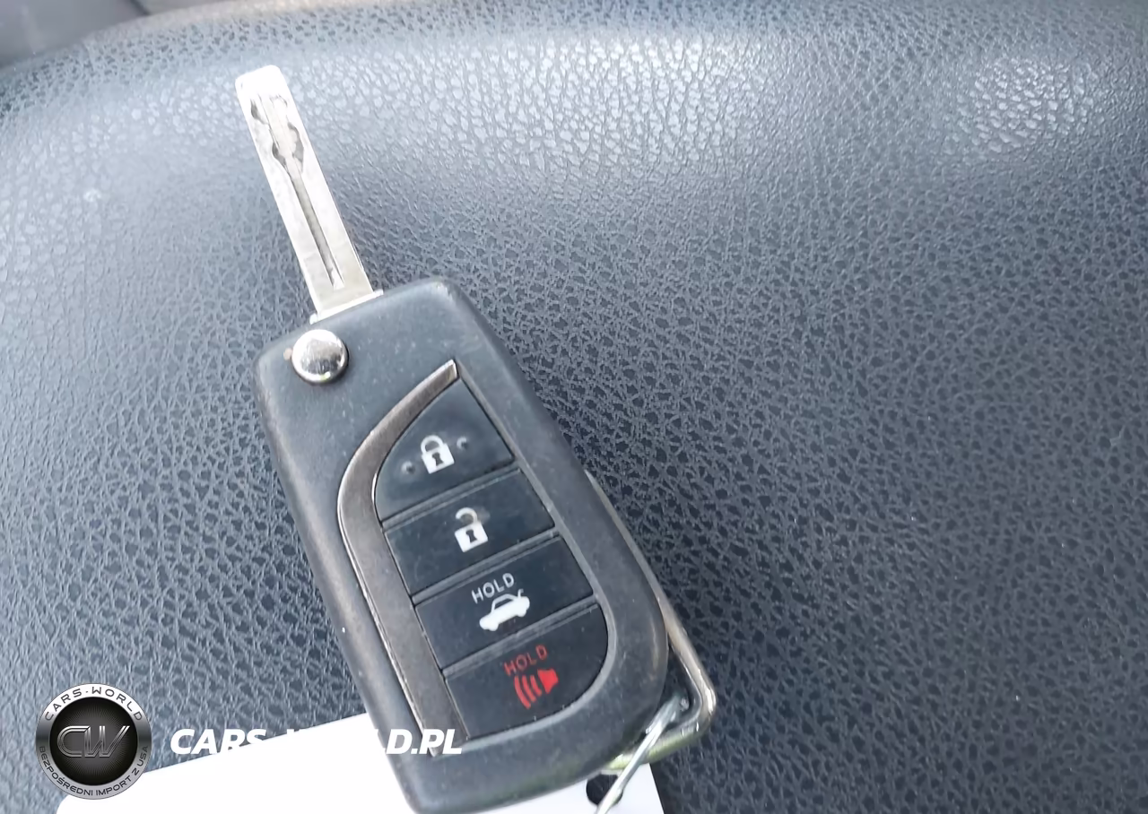 2018 Toyota Camry Le VIN:4T1B11HK2JU098729 - 11
