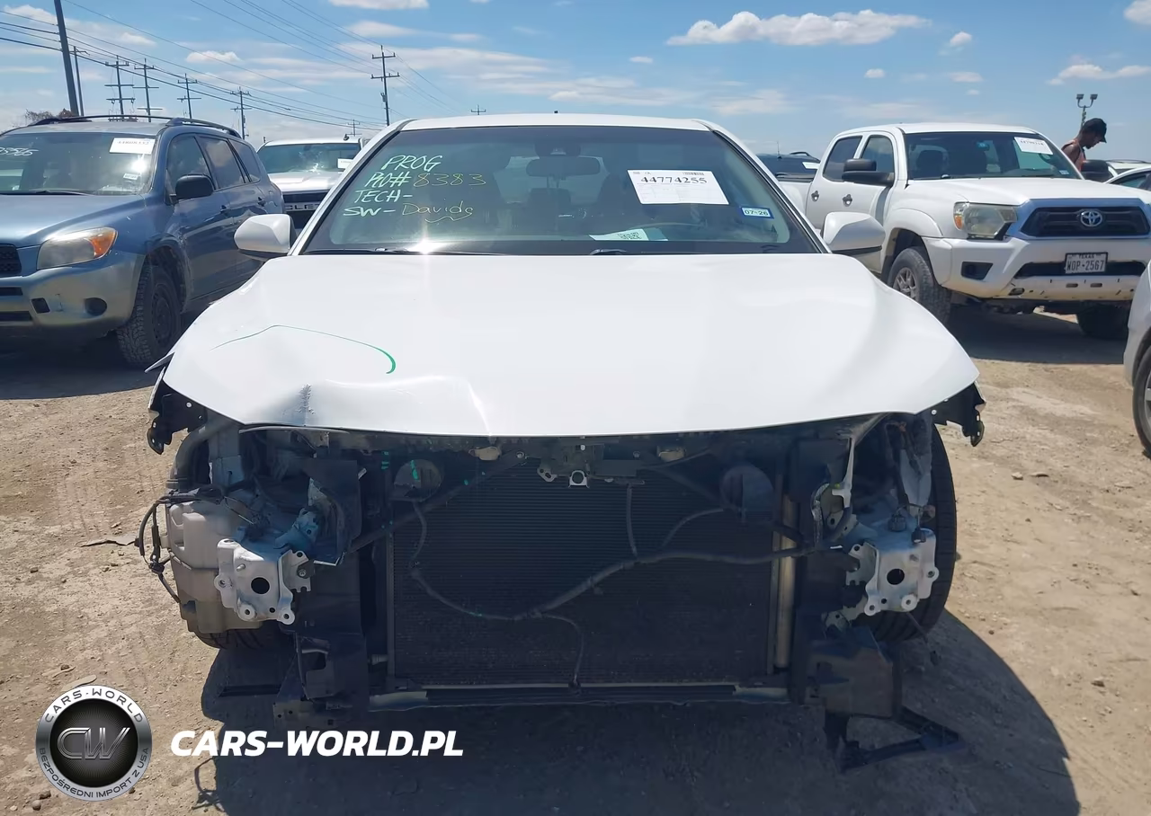 2018 Toyota Camry Le VIN:4T1B11HK2JU098729 - 12