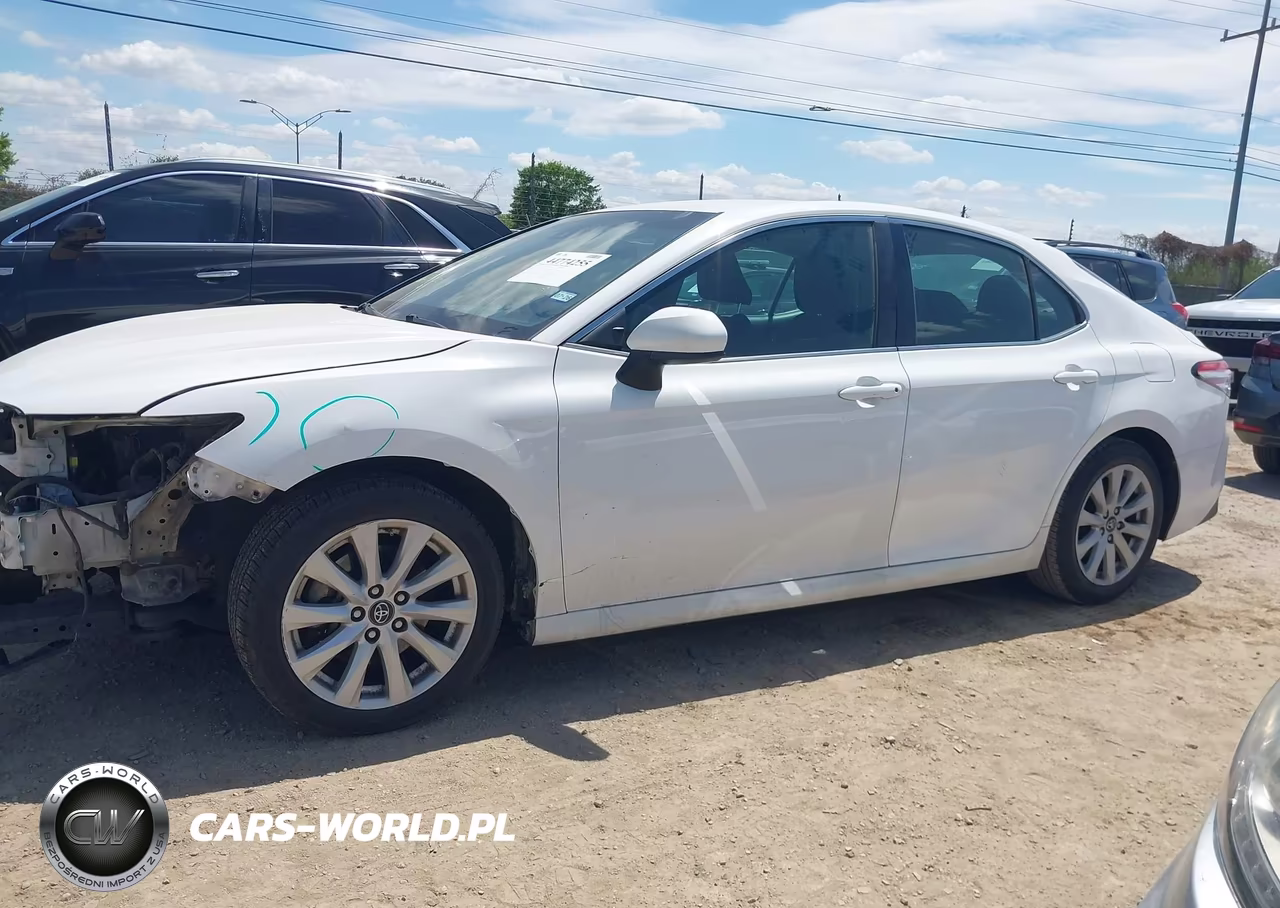 2018 Toyota Camry Le VIN:4T1B11HK2JU098729 - 14