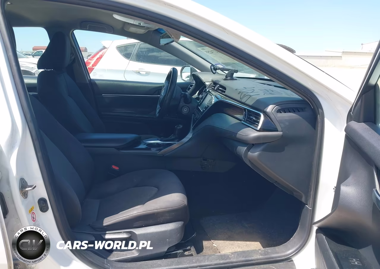 2018 Toyota Camry Le VIN:4T1B11HK2JU098729 - 5