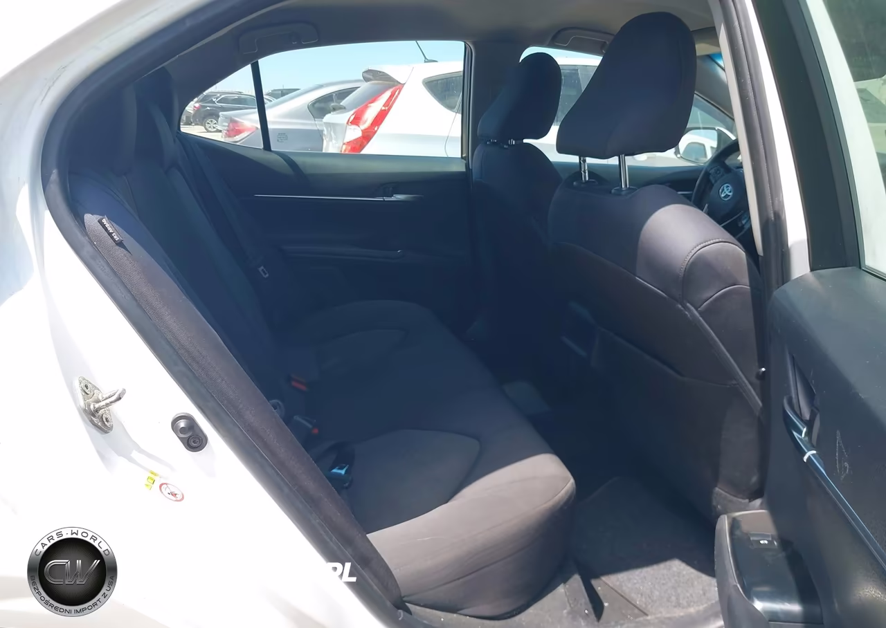 2018 Toyota Camry Le VIN:4T1B11HK2JU098729 - 8
