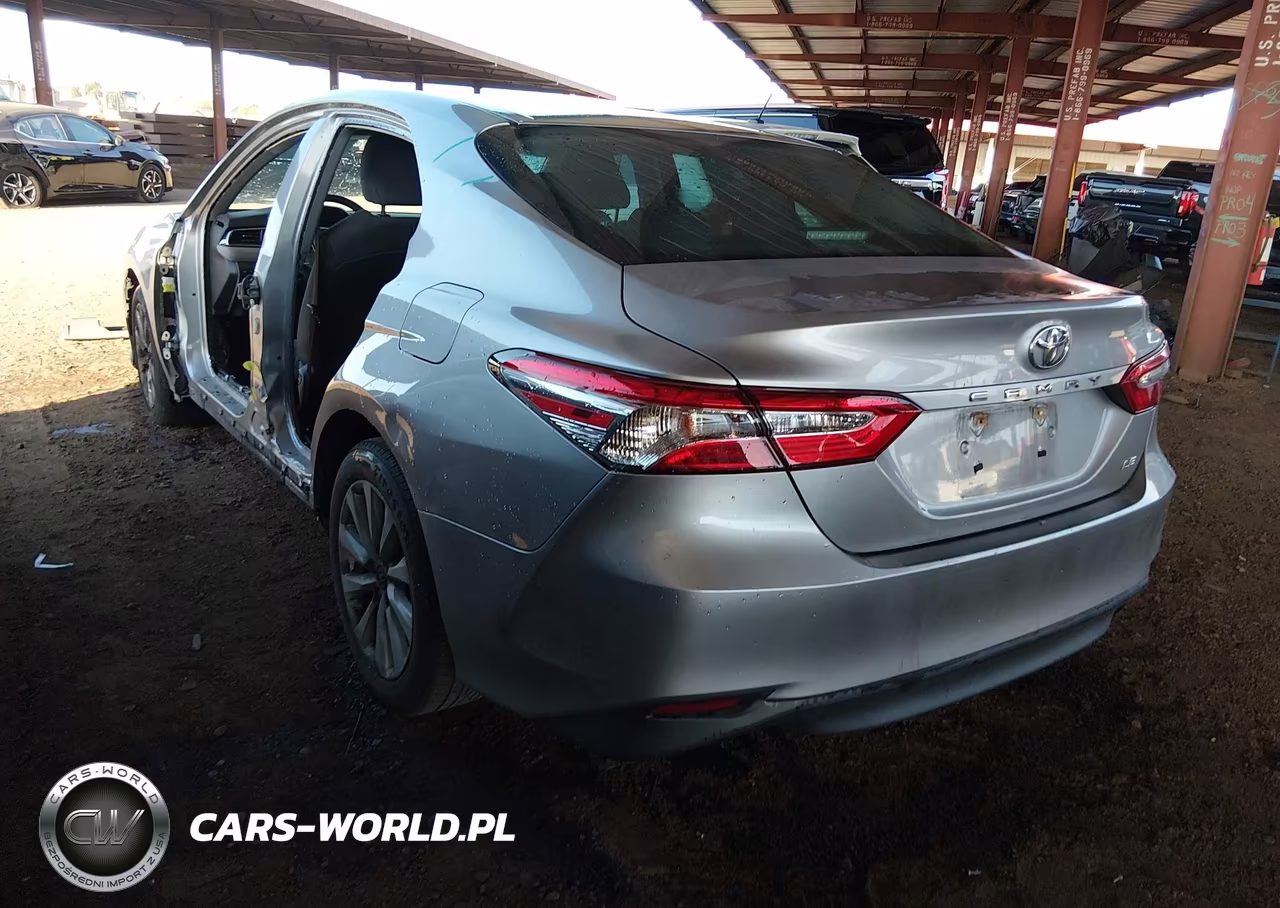 2018 Toyota Camry Le VIN:4T1B11HK9JU678687 - 3