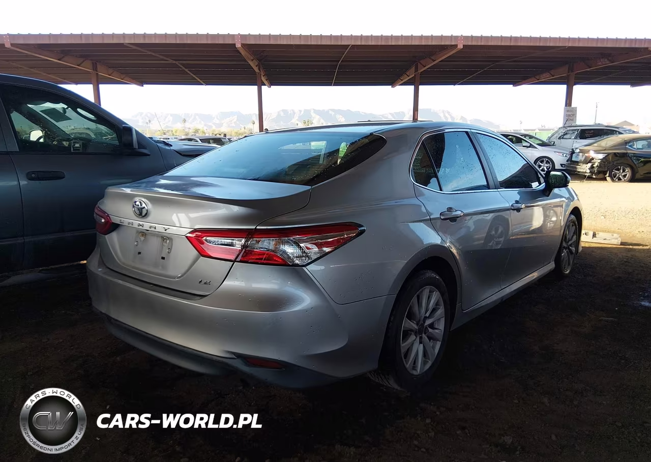 2018 Toyota Camry Le VIN:4T1B11HK9JU678687 - 4