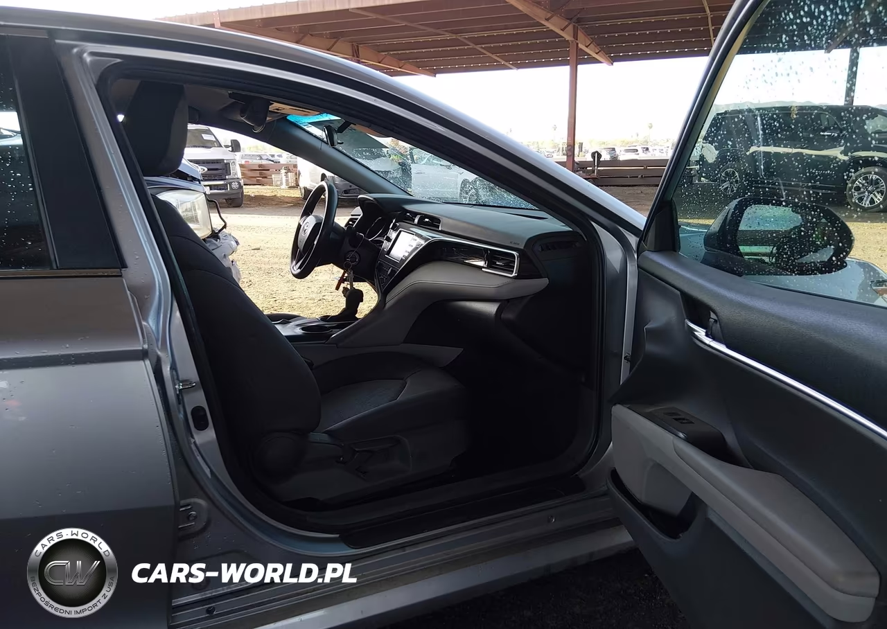 2018 Toyota Camry Le VIN:4T1B11HK9JU678687 - 5