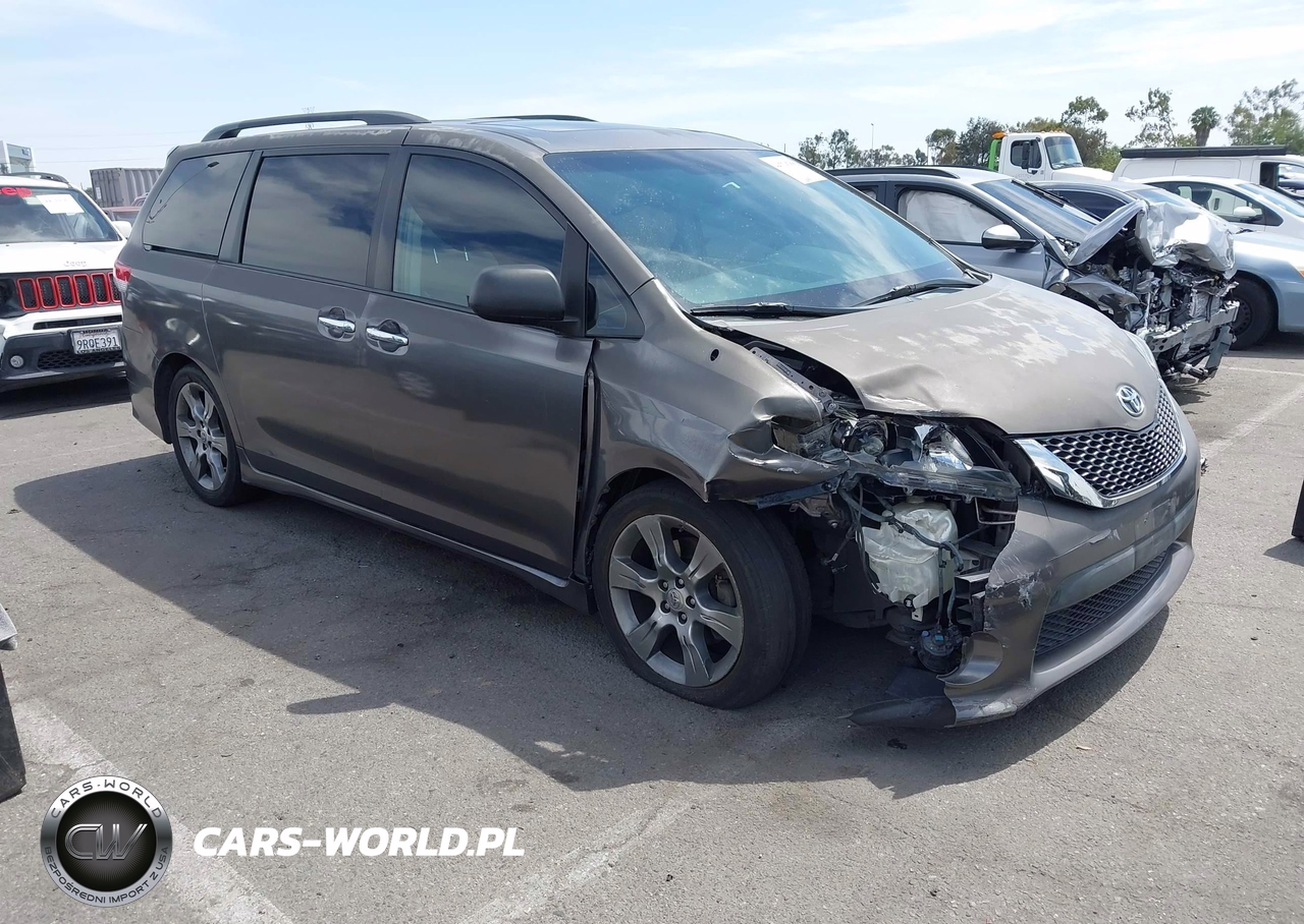 2014 Toyota Sienna Se 8 Passenger