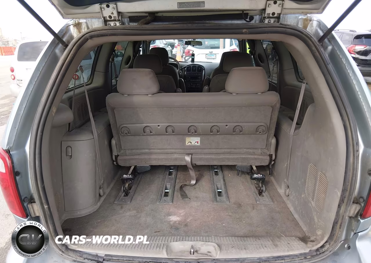 2003 Chrysler Town & Country VIN:2C4GP24R93R304632 - 18