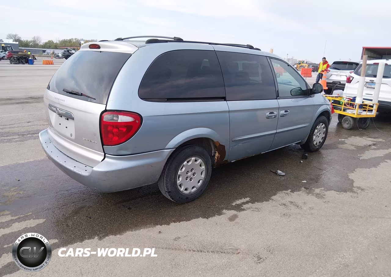 2003 Chrysler Town & Country VIN:2C4GP24R93R304632 - 4