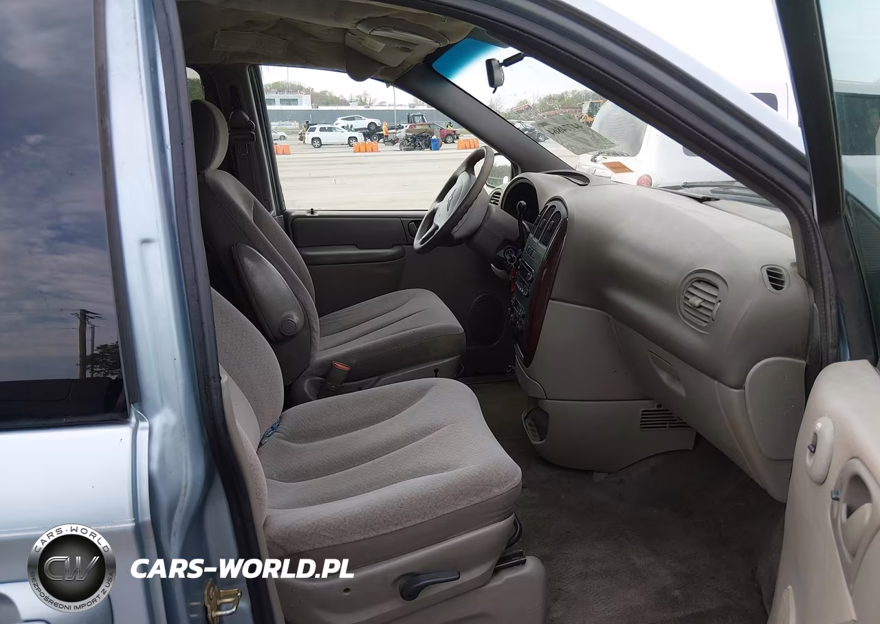 2003 Chrysler Town & Country VIN:2C4GP24R93R304632 - 5