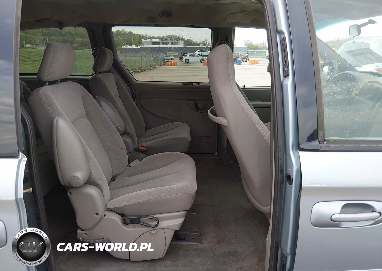 2003 Chrysler Town & Country VIN:2C4GP24R93R304632 - 8