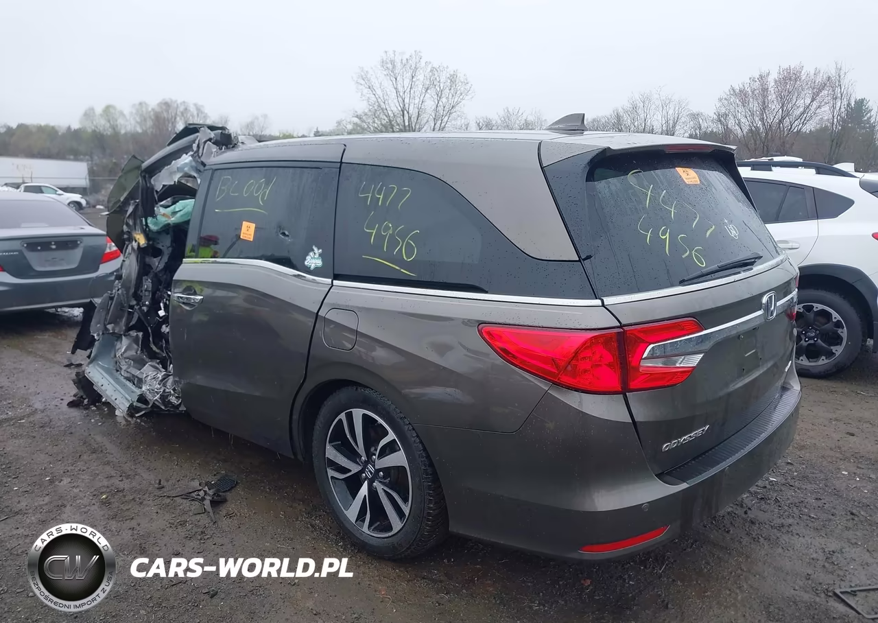 2018 Honda Odyssey Elite VIN:5FNRL6H95JB107603 - 3