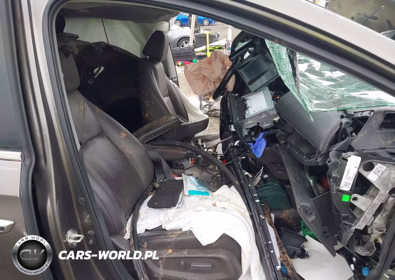 2018 Honda Odyssey Elite VIN:5FNRL6H95JB107603 - 5