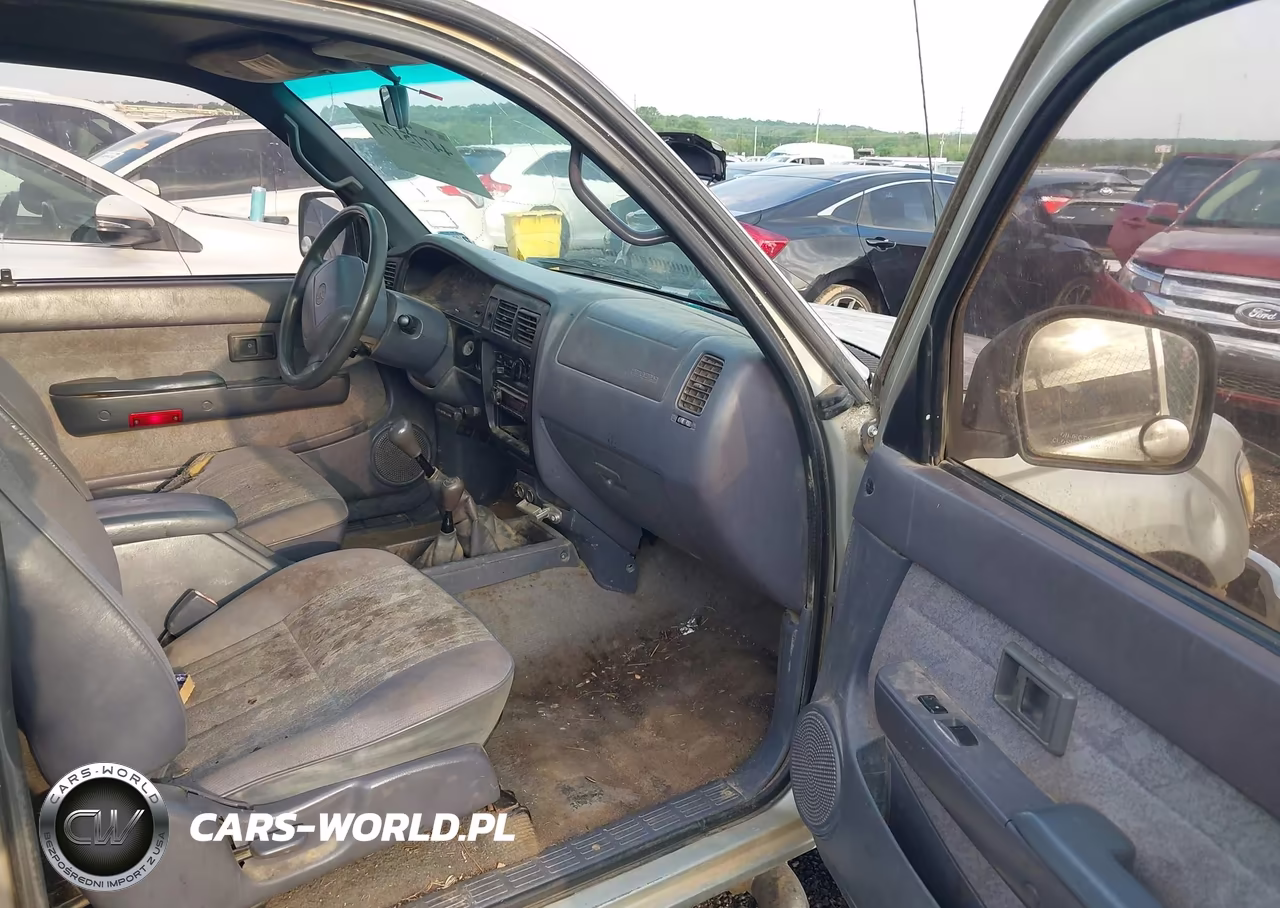 2000 Toyota Tacoma Base V6 VIN:4TAWN72N9YZ580655 - 5