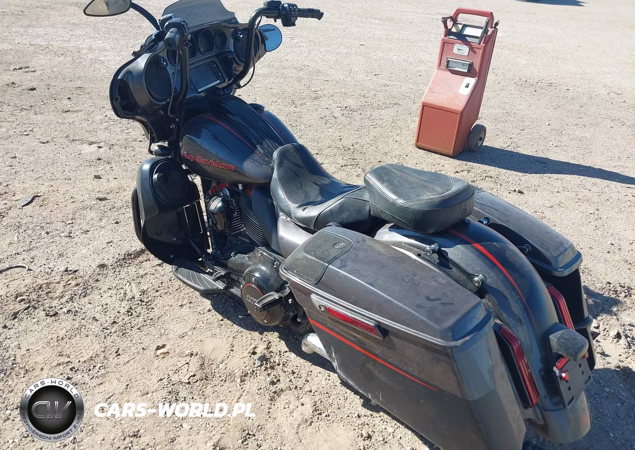 2018 Harley-Davidson Flhxse Cvo Street Glide VIN:1HD1PXL16JB954429 - 3